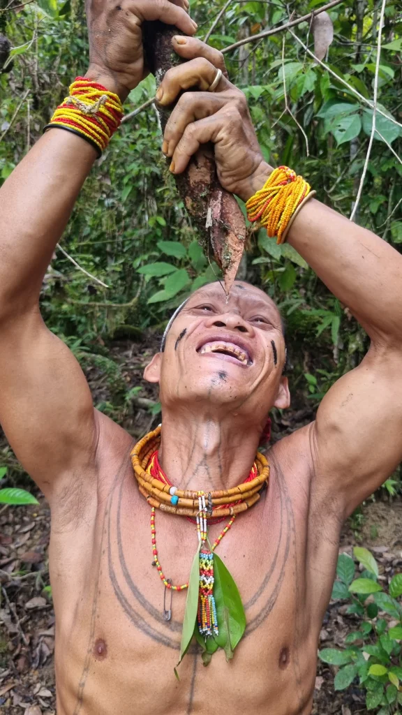 Tribu des hommes fleurs Mentawai